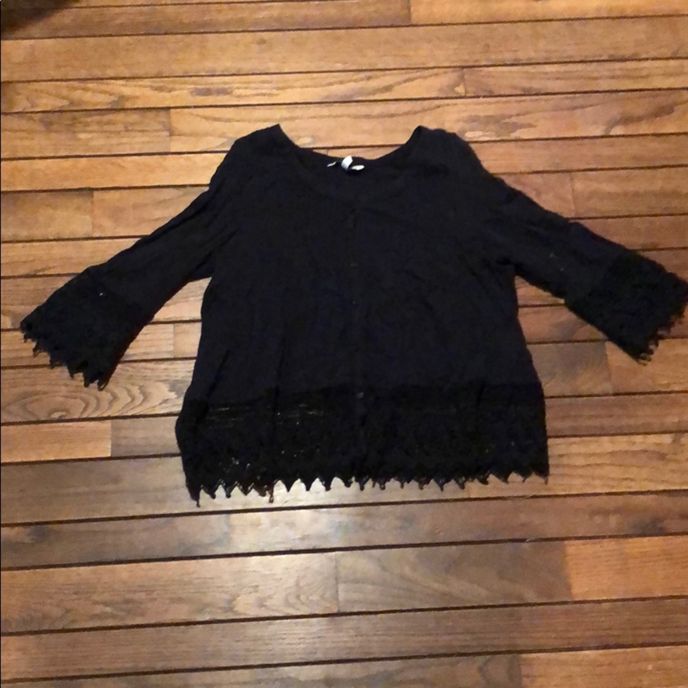 Black lace float shirt